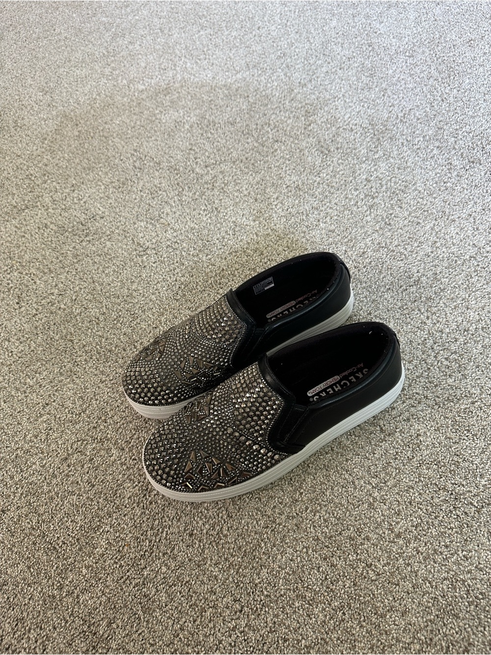Womenโs Skechers Black Slip-On Rhinestone Embellished Athletic Sneakers size 7